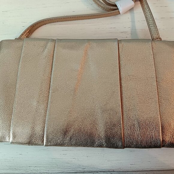 NWOT ~ MICHAEL KORS DARIA LEATHER PLEATED CLUTCH BAG GOLD METALLIC TEXTURED - Picture 3 of 7